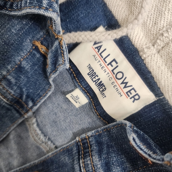 Hooded jeans jacket - Picture 3 of 3